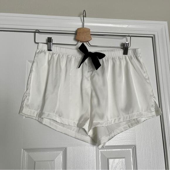 BLUEBELLA White & Black Satin PJs Set - Picture 6 of 9